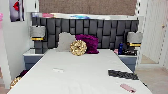 Snapshot of _cat_18 chatting on February 13, 1:59 pm cat 18 online show from February 13, 1:59 pm