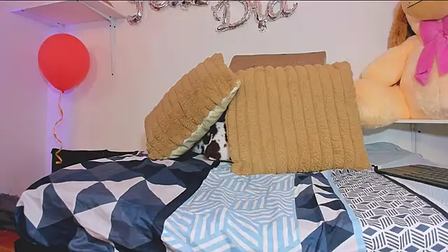 Snapshot of thin_princess chatting on February 18, 7:19 pm thin princess online show from February 18, 7:19 pm