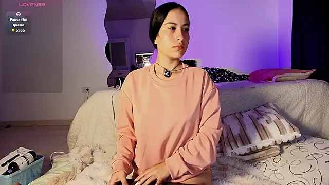 Madeline Dreams online show from September 13, 9:20 am