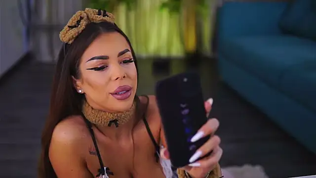 MissKiarra online show from February 27, 5:02 am