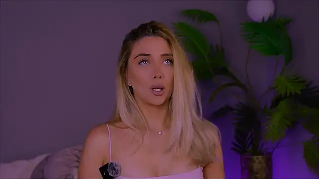 Snapshot of Jessielle chatting on November 14, 11:31 am Jessielle online show from November 14, 11:31 am