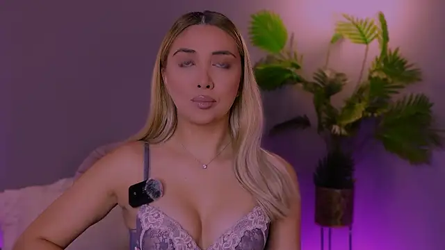 Snapshot of Jessielle chatting on November 20, 8:36 am Jessielle online show from November 20, 8:36 am