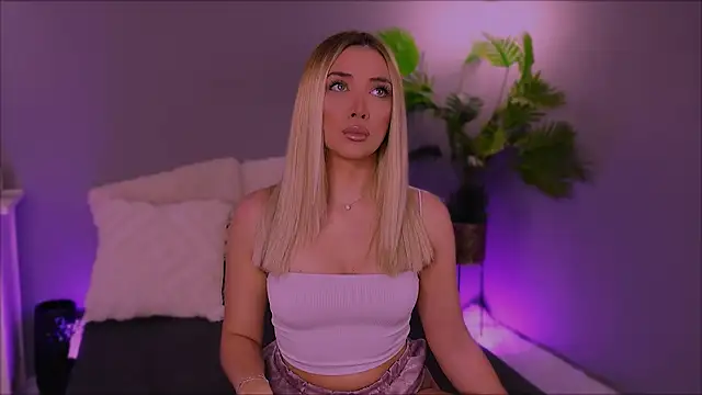 Snapshot of Jessielle chatting on November 26, 3:40 am Jessielle online show from November 26, 3:40 am