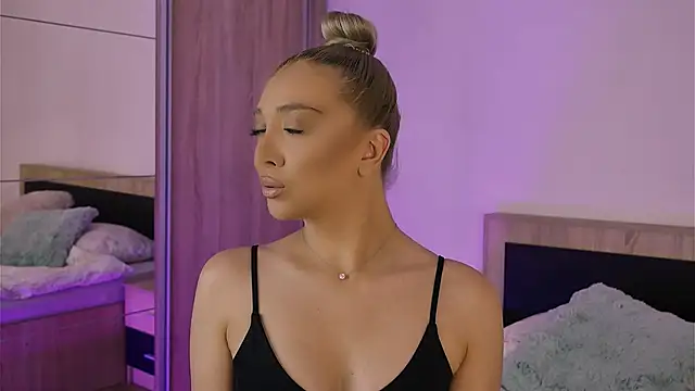 Jessielle online show from June 11, 6:22 am
