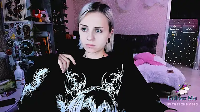 Snapshot of NaniMoore chatting on November 14, 9:02 pm NaniMoore online show from November 14, 9:02 pm