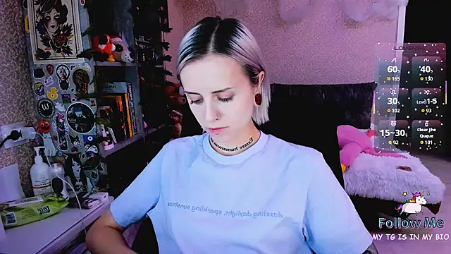 Snapshot of NaniMoore chatting on November 20, 9:25 pm NaniMoore online show from November 20, 9:25 pm