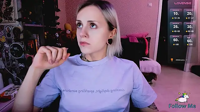 NaniMoore online show from January 9, 8:10 pm