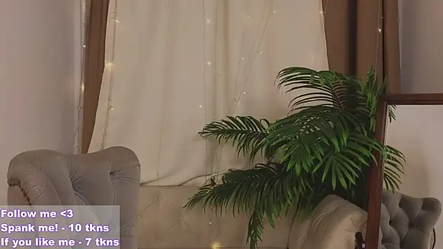 Snapshot of VioletMills chatting on January 20, 12:04 am VioletMills online show from January 20, 12:04 am