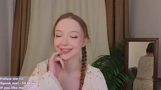 Snapshot of VioletMills chatting on February 3, 12:04 am VioletMills online show from February 3, 12:04 am