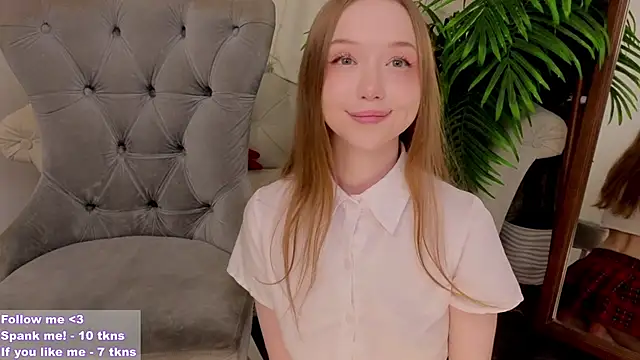 Snapshot of VioletMills chatting on February 4, 8:49 pm VioletMills online show from February 4, 8:49 pm