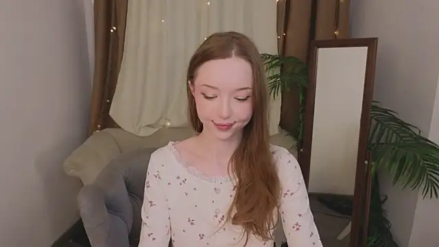 Snapshot of VioletMills chatting on February 14, 12:30 am VioletMills online show from February 14, 12:30 am