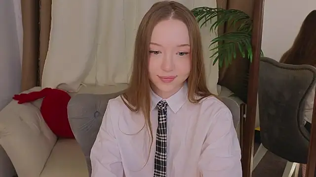 Snapshot of VioletMills chatting on February 16, 9:05 pm VioletMills online show from February 16, 9:05 pm