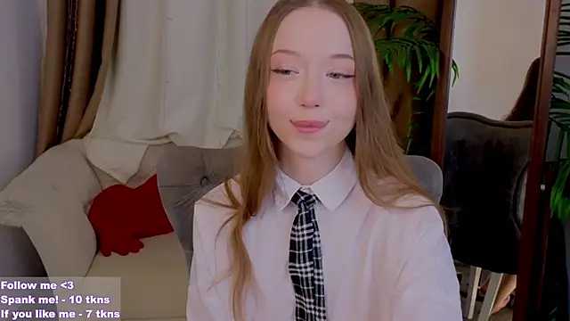 Snapshot of VioletMills chatting on February 20, 8:58 pm VioletMills online show from February 20, 8:58 pm