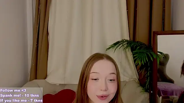 Snapshot of VioletMills chatting on February 23, 12:08 am VioletMills online show from February 23, 12:08 am