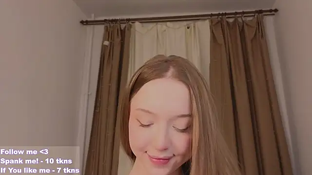 Snapshot of VioletMills chatting on March 13, 8:54 pm VioletMills online show from March 13, 8:54 pm