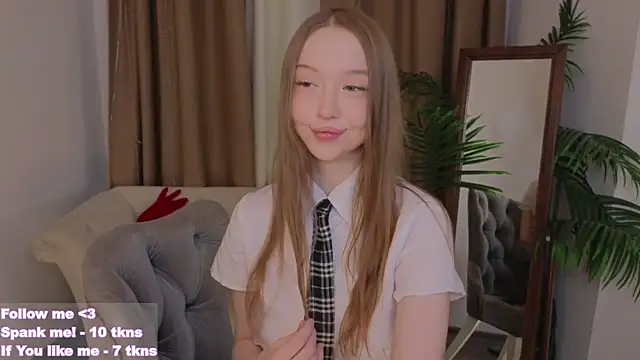 Snapshot of VioletMills chatting on March 15, 9:05 pm VioletMills online show from March 15, 9:05 pm