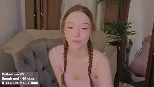 Snapshot of VioletMills chatting on March 19, 9:37 pm VioletMills online show from March 19, 9:37 pm