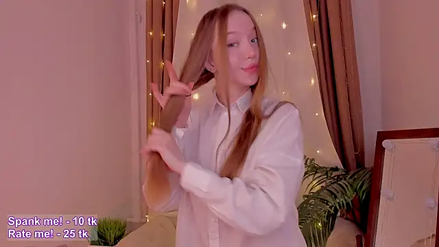 Snapshot of VioletMills chatting on October 19, 1:39 am VioletMills online show from October 19, 1:39 am