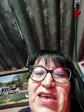 clarita 01 online show from October 1, 11:38 am