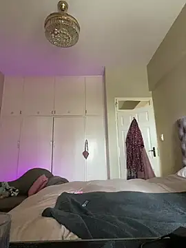 Snapshot of Indianbutter11 chatting on January 12, 6:06 am Indianbutter11 online show from January 12, 6:06 am