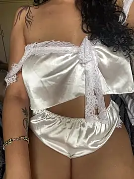 Snapshot of Indianbutter11 chatting on February 13, 7:56 am Indianbutter11 online show from February 13, 7:56 am