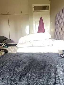 Snapshot of Indianbutter11 chatting on February 19, 11:28 am Indianbutter11 online show from February 19, 11:28 am