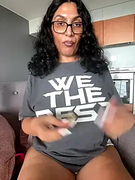 Snapshot of Indianbutter11 chatting on November 5, 6:24 am Indianbutter11 online show from November 5, 6:24 am