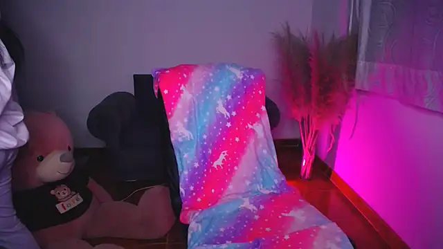 Snapshot of Alin_Aly chatting on November 4, 11:15 pm Alin Aly online show from November 4, 11:15 pm