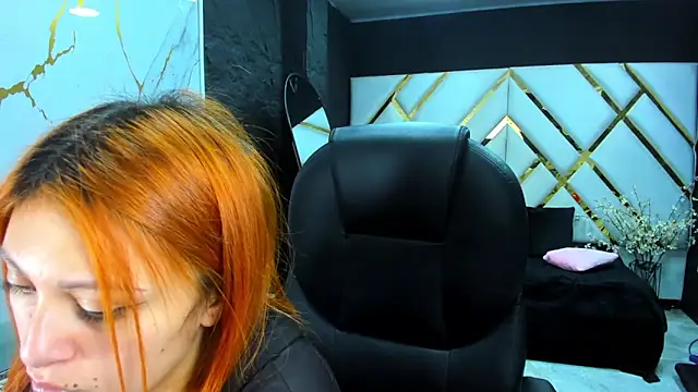 Snapshot of Emmily_Walker chatting on November 8, 2:56 am Emmily Walker online show from November 8, 2:56 am