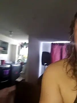 Snapshot of kitty_84 chatting on November 21, 4:05 pm kitty 84 online show from November 21, 4:05 pm