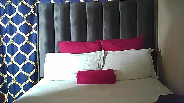 Snapshot of SuvieyX chatting on May 13, 7:28 am SuvieyX online show from May 13, 7:28 am