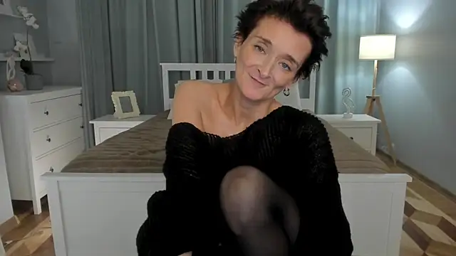SimonaDeBeauvoir online show from December 19, 7:29 pm