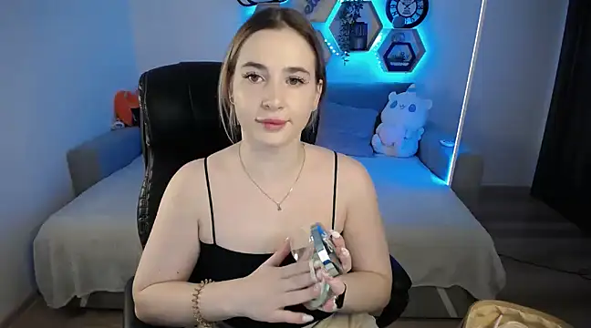 Snapshot of SabrinViolet chatting on February 11, 9:09 am SabrinViolet online show from February 11, 9:09 am