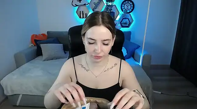 Snapshot of SabrinViolet chatting on March 15, 9:09 am SabrinViolet online show from March 15, 9:09 am