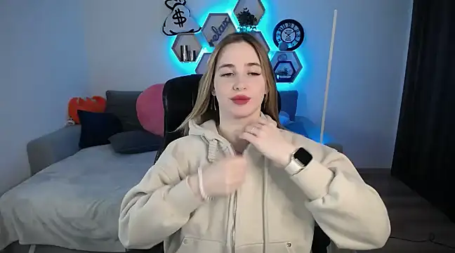 Snapshot of SabrinViolet chatting on March 18, 9:09 am SabrinViolet online show from March 18, 9:09 am