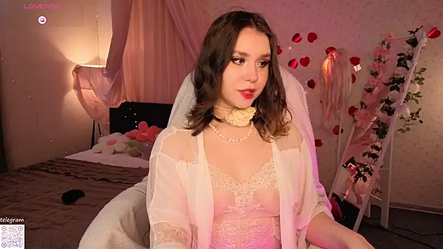 lilly Cherry  online show from April 30, 11:38 am