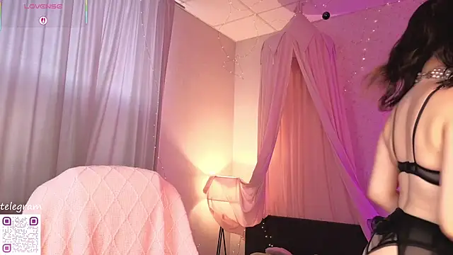 lilly Cherry  online show from July 5, 11:17 am