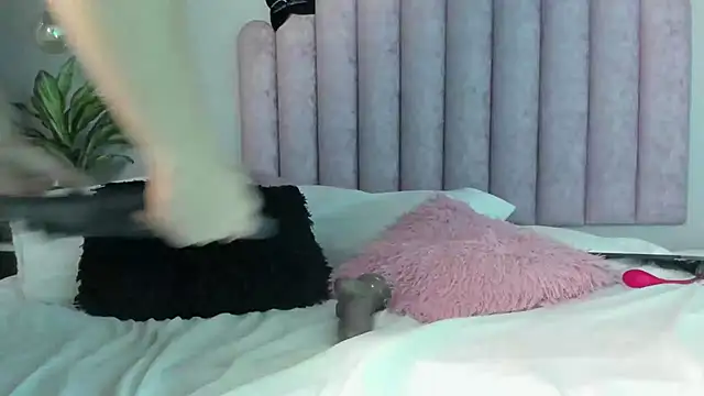 SusanBenett online show from February 11, 2:35 am