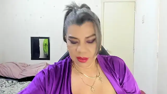 vikyadams online show from November 25, 4:40 pm