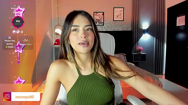 Snapshot of Luna__Ponce chatting on December 5, 4:01 pm Luna Ponce online show from December 5, 4:01 pm