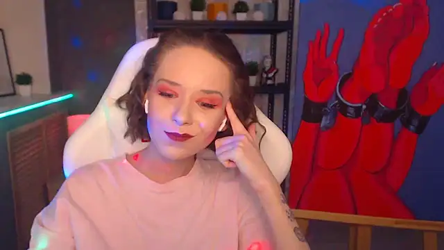 Snapshot of FascinatingEyess chatting on December 8, 9:52 pm FascinatingEyess online show from December 8, 9:52 pm