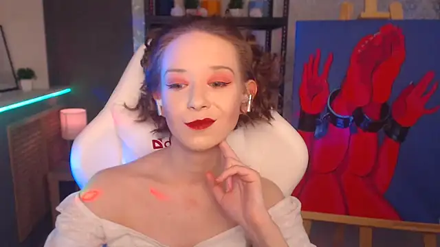 Snapshot of FascinatingEyess chatting on February 12, 5:05 am FascinatingEyess online show from February 12, 5:05 am