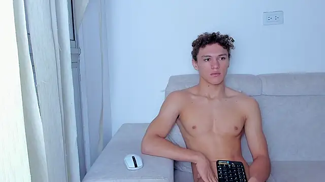 Snapshot of laurent_nova chatting on January 22, 10:50 am laurent nova online show from January 22, 10:50 am