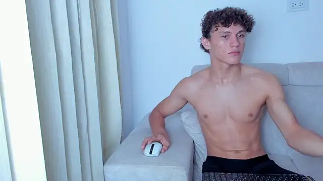 Snapshot of laurent_nova chatting on January 23, 11:36 pm laurent nova online show from January 23, 11:36 pm