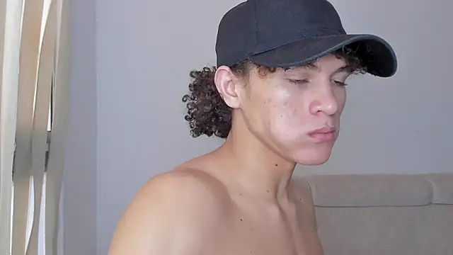 Snapshot of laurent_nova chatting on January 29, 6:28 pm laurent nova online show from January 29, 6:28 pm