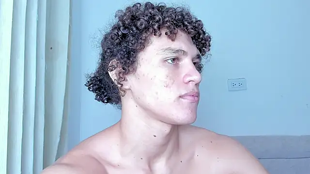 Snapshot of laurent_nova chatting on February 9, 10:42 am laurent nova online show from February 9, 10:42 am