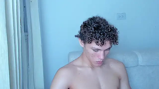 Snapshot of laurent_nova chatting on February 10, 8:09 am laurent nova online show from February 10, 8:09 am