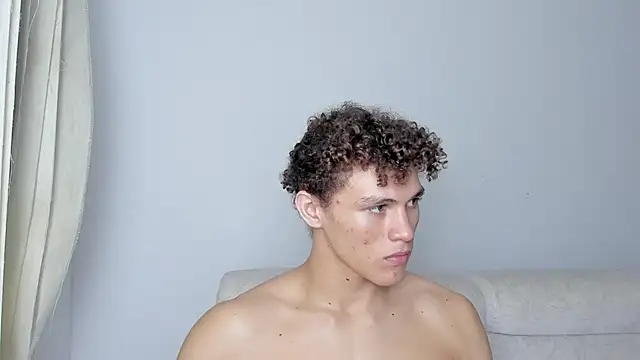 Snapshot of laurent_nova chatting on February 12, 9:52 am laurent nova online show from February 12, 9:52 am