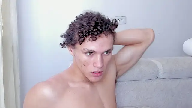 Snapshot of laurent_nova chatting on February 16, 2:32 pm laurent nova online show from February 16, 2:32 pm