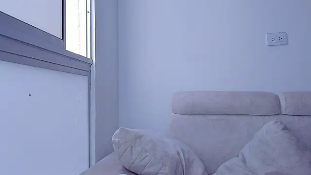 Snapshot of laurent_nova chatting on February 20, 8:58 pm laurent nova online show from February 20, 8:58 pm